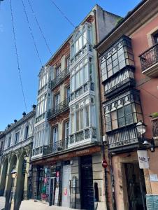 a building with balconies on the side of a street at Apartamento Cimadevilla Plaza in Oviedo