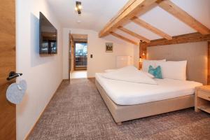a bedroom with a large white bed in a room at Der Berghof in Alpbach