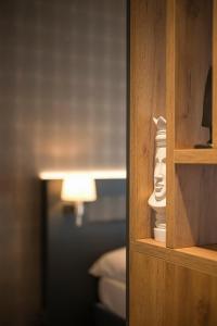 a shelf with a statue of a head on it at Alp Art Hotel Monthey in Collombey