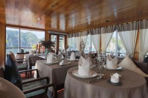 Nhà hàng/khu ăn uống khác tại Secret Halong Cruise