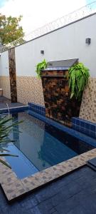a swimming pool in front of a building at Casa para agrishow in Ribeirão Preto