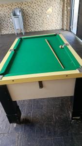 a pool table with two cuesticks on top of it at Casa para agrishow in Ribeirão Preto