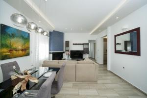 a living room with a couch and a table at Porto Blue Heaven in Porto Rafti