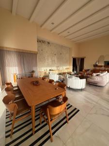 a dining room with a wooden table and chairs at Casa riviera in Aquiraz