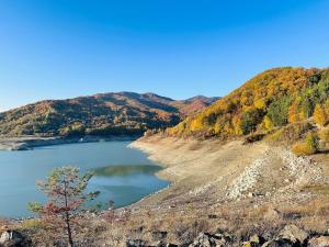 a view of a lake in the middle of a mountain at MooN by Sun&Moon Cabins in Măneciu