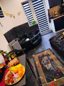 a kitchen with a plate of fruit on a table at Apartament Czarny z Jacuzzi in Bydgoszcz