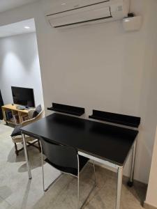 a black ping pong table in a room at Centro Histórico - Beneficencia Flat in Valencia +9 photos