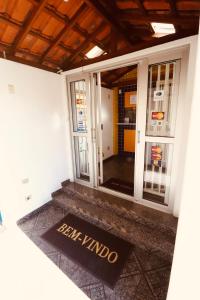 a entrance to a building with a sign that says pay kindo at Hotel Bellamy in São Paulo