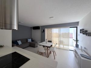 a kitchen and living room with a table and chairs at Playa el Ángel Apartment in Pampatar