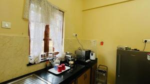 Gallery image of 2bhk flat with pool in candolim in Aguada