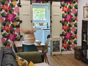a living room with a table and a kitchen at Loft La buena vida in Peñaranda de Duero +75 photos