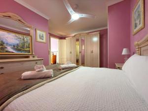a bedroom with a large bed and purple walls at Beach House Victoria - Beachside - Playa Rincón in Rincón de la Victoria