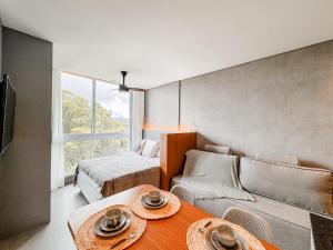 a living room with a table and a couch at Livin517 in Xangri-lá