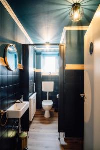 a bathroom with a white toilet and a sink at Ferienwohnung Gierschner in Kronach