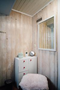 a room with a white cabinet and a mirror at Ferienwohnung Gierschner in Kronach +1 photo
