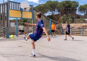 a group of people playing a game of basketball at Camping Les Cigales - Aquatique Vacances in Le Muy