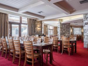 En restaurant eller et andet spisested på Hôtel Tignes Le Diva + 15 billeder
