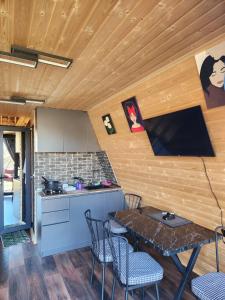 a kitchen with a table and chairs in a room at Colorful Space in Kotoraantkari