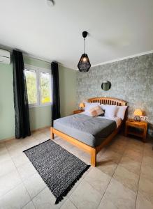 a bedroom with a bed and a pendant light at Villa Aniley in Ratzaklíon