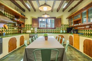 a large kitchen with a table and chairs at Villa privada de lujo Can Riera in Pujals dels Cavallers