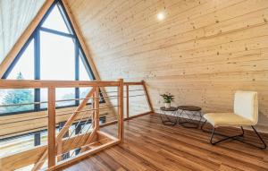 a room with a chair and a window at Confortable Chalet Moderne in Anould