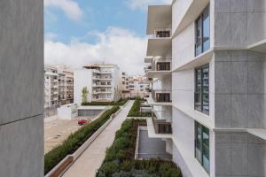 an apartment building with a walkway between two buildings at Bayline - Bezugo by Bedzy in Armação de Pêra