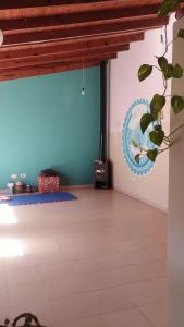 a room with a tile floor and a wall with a painting at Habitación en Casa Museo in Villa Garibaldi