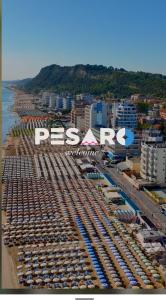 an aerial view of a beach with cars parked at Il Mare a due Passi in Pesaro