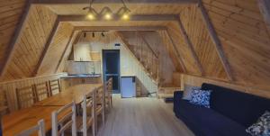 a kitchen and dining room with a large wooden ceiling at Mountain Hearth in Zeda Ch'khutunet'i