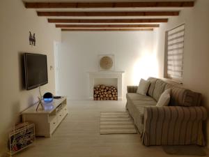 a living room with a couch and a fireplace at Ferienhaus Marion in Steinhagen +6 photos
