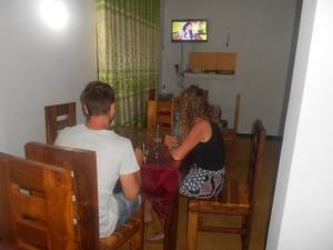 TV a/nebo společenská místnost v ubytování splendid lake view safari lodge