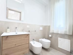 a bathroom with a toilet and a sink at Borgo dei Pescatori - SUL MARE in Capo Vaticano +79 photos
