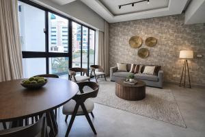 a living room with a table and a couch at 1B in Naco Jacuzzi very Centric in Santo Domingo