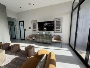 a living room with a couch and chairs at 1B in Naco Jacuzzi very Centric in Santo Domingo +5 photos