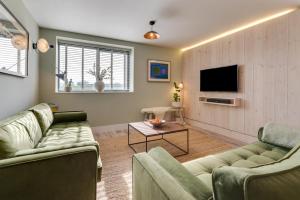 a living room with two couches and a tv at 3 Bed in Henham oc-3nvf in Wangford