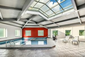 an indoor pool with a skylight in a building at Fiesta Inn Express Puebla Finsa in Puebla