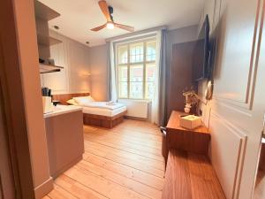 a small room with a bed and a window at Amaroo - Boarding & Serviced Apartments "Regia" in Potsdam