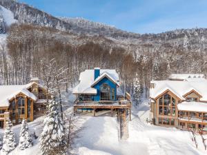 an aerial view of a house in the snow at Blanc40 in Stoneham