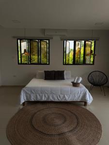 a bedroom with a large bed with a large rug at Casa Del Río in Montería