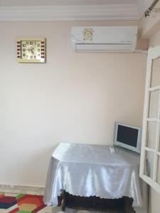 a white room with a table and a tv at Apartment Alexandria City Center in Alexandria