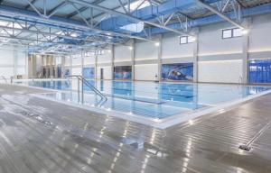 a large swimming pool with an empty floor at Harmony Studio Suite in Jagodina