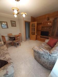 a living room with a couch and a table at Alojamiento La Tortuga in Las Navas del Marqués