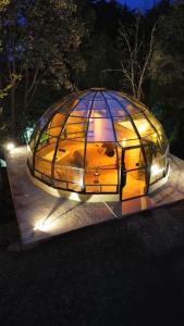 a glass iguanaraper with lights in it at night at Mineral Glamping Experience in Mineral del Chico
