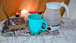 a table with a blue cup and a blender at Apart Tunuyan B&B in Tunuyán