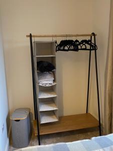 a shelf in a room with a bed at Cosy 1 bedroom in Abingdon