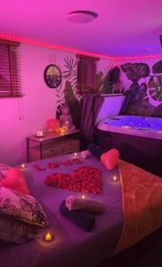 a room with a bed with a bunch of hearts on it at Le refuge de Bergheim - Proche Colmar - Sur la route des Vins - Studio de luxe avec Jacuzzi Privatif in Bergheim