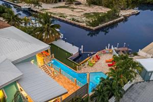 an overhead view of a water park with a playground at Bumpa's Big House in Marathon