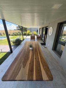a living room with a wooden floor in a house at Sol de campo in Santa Clara del Mar
