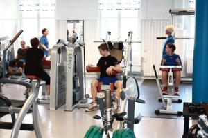 Fitness centrum a/nebo fitness zařízení v ubytování Hotell Sport & Rest
