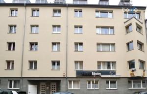 a building in front of a parking lot at BEGE APARTMENTS CitySleep in Aachen
